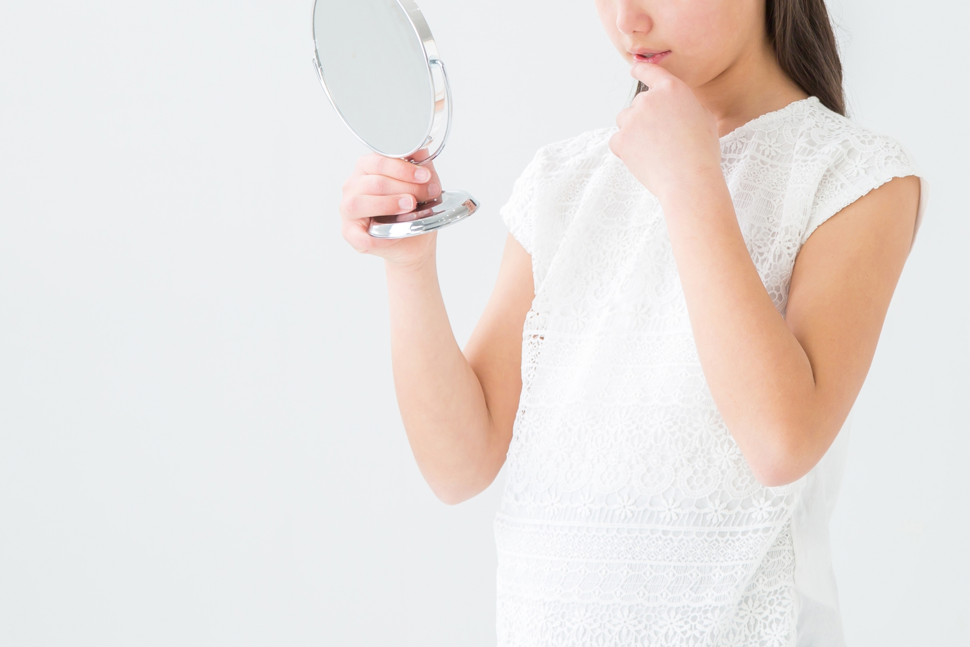 口内炎で悩む女性